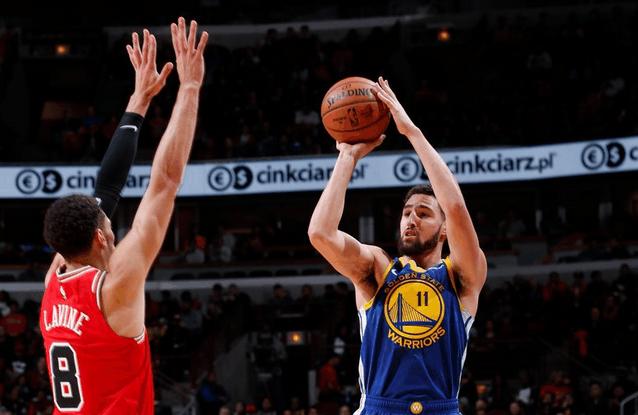  库里单场14记三分破纪录，勇士狂胜雷霆53分  