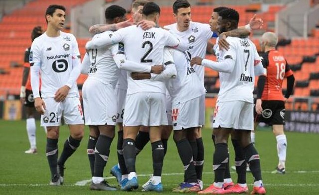  里尔女足创造联赛不败夺冠奇迹  