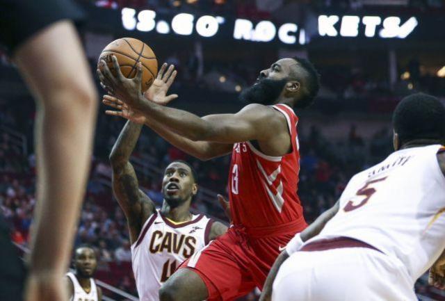  詹姆斯40+三双率队逆转开拓者  